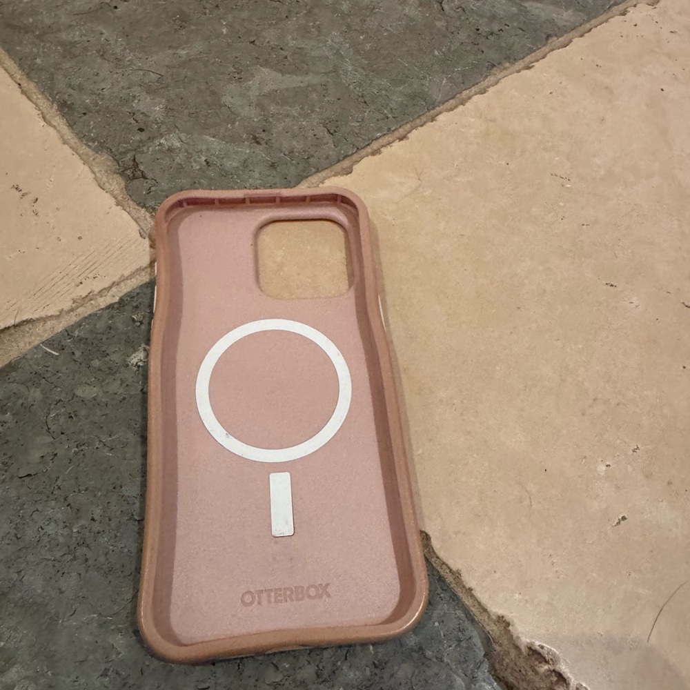 Otterbox - lt pink iPhone 15 pro max symmetry case